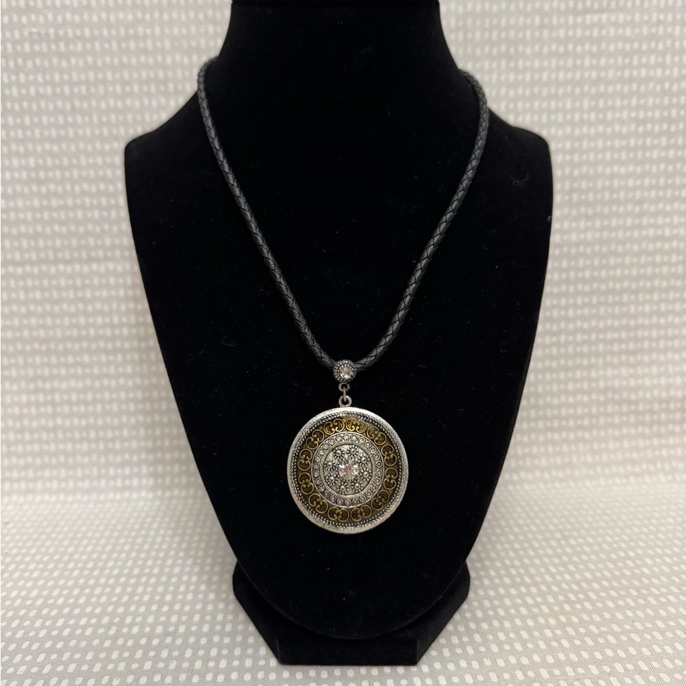 Elegant Silver and Gold Pendant Necklace